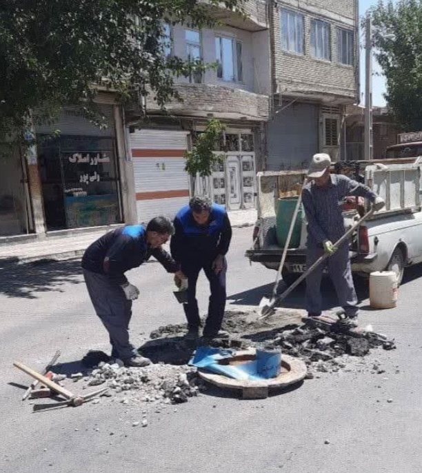 همسطح سازی منهولهای فاضلاب غیر همسطح در میاندوآب