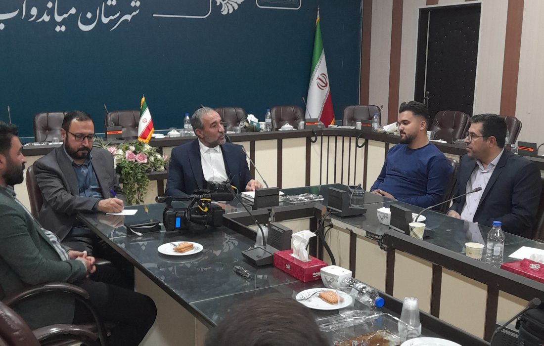 نشست صمیمی خبرنگاران با رضایی فرماندار میاندوآب