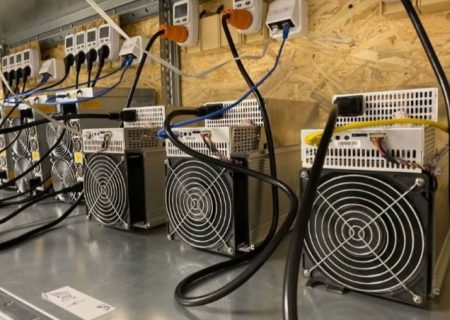 ضبط ۱۳ دستگاه ماینر قاچاق در میاندوآب