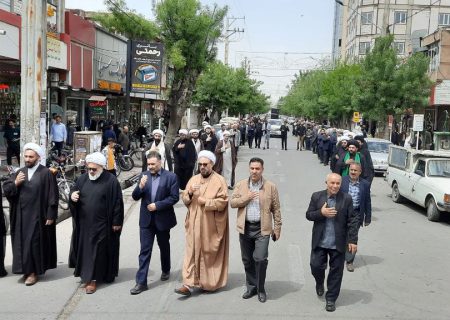💢مراسم عزاداری شهادت امام جعفر صادق (ع) با حضور قشرهای مختلف مردم شهرستان میاندوآب در چتر امنیتی پلیس برگزار شد.